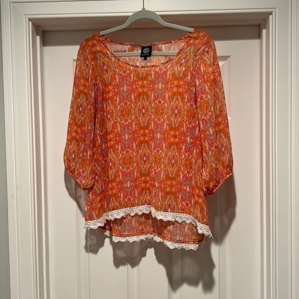 Womens Bobeau size large lace trimmed top. Peach/pink